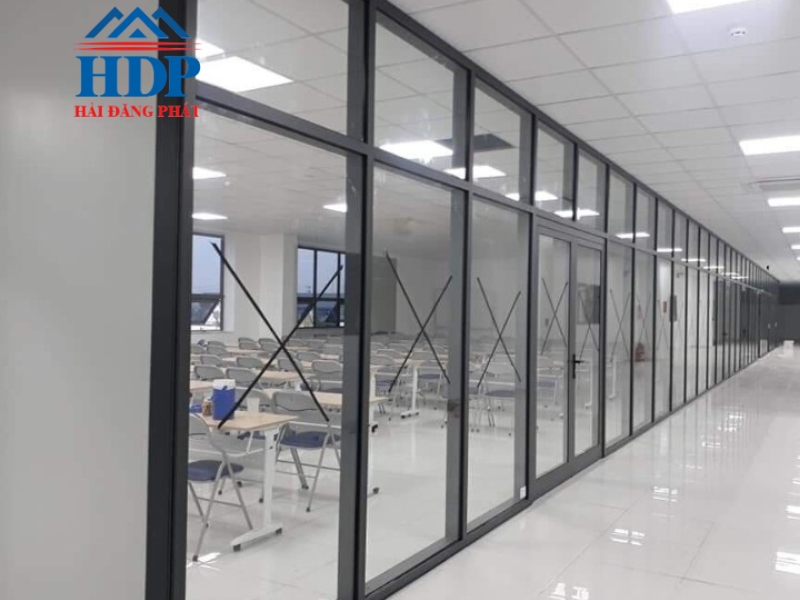 Báo giá vách kính cố định nhôm xingfa giá rẻ tại TpHCM