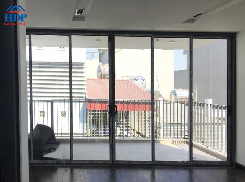 cửa ban công