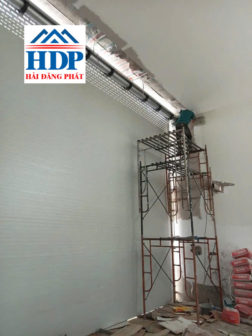 Hình ảnh: Thi công lắp đặt cửa cuốn ở Quận 9