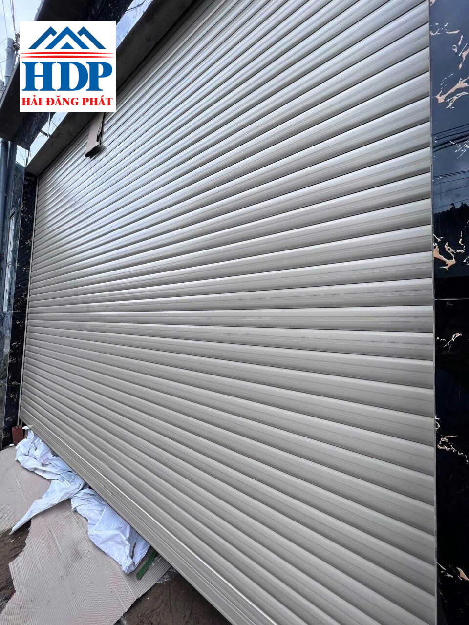 Hình ảnh: Thi công lắp đặt cửa cuốn ở Quận 9