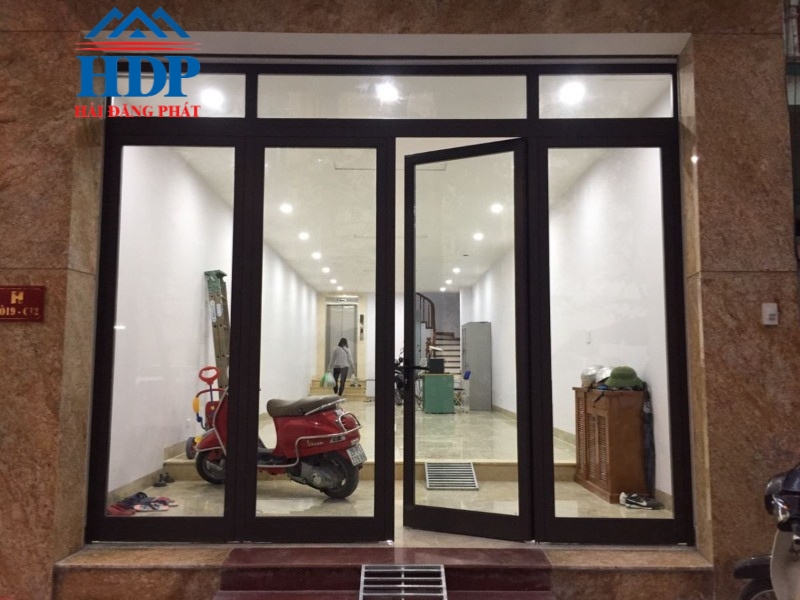 mẫu cửa kính cường lực 4 cánh