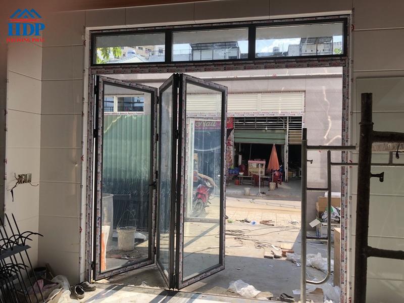 mẫu cửa nhà phố đẹp