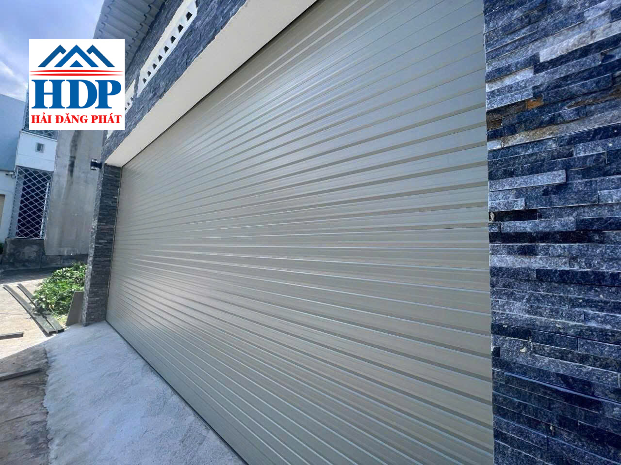 Thi Công Lắp Đặt Cửa Cuốn Tại Quận 9