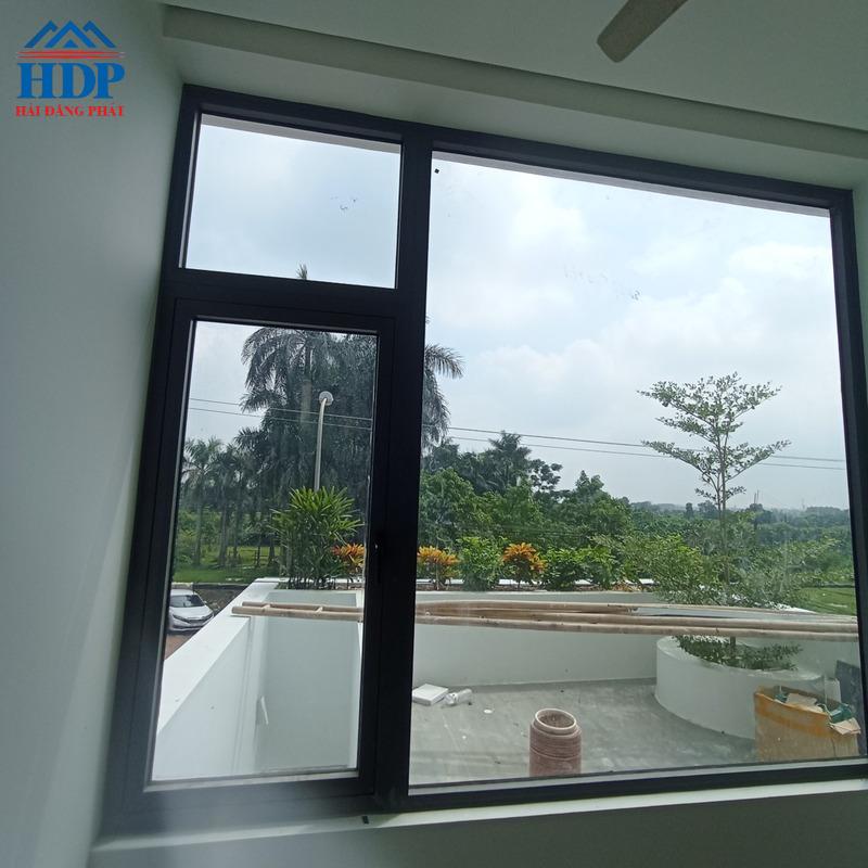 vách kính cửa sổ