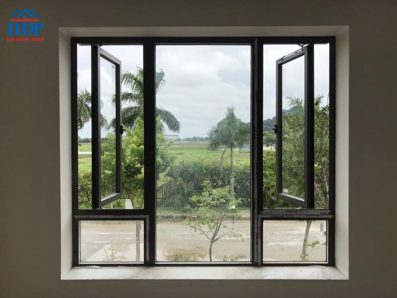 vách kính cửa sổ